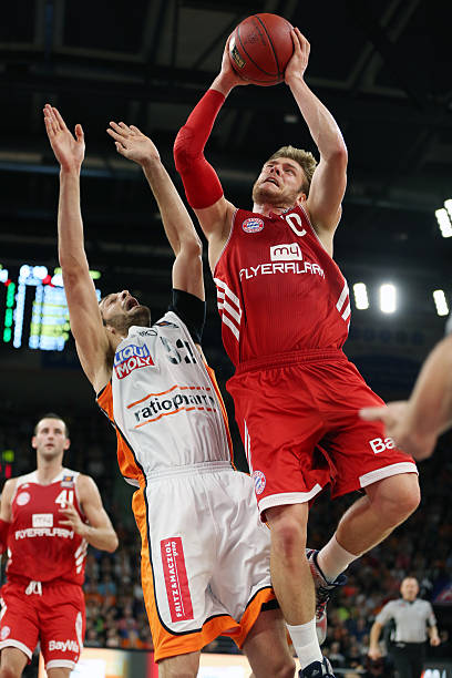 不失时机地 不失时机地