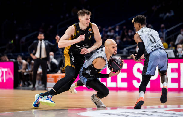 展现出极高 展现出极高