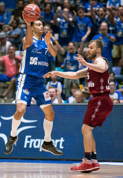 致关键球处 致关键球处